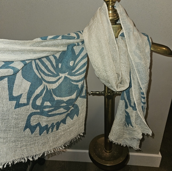 4 Beautiful scarves - Picture 15 of 15